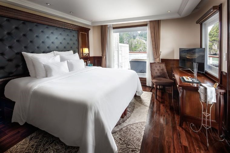 Du Thuyền Paradise Elegance Hạ Long